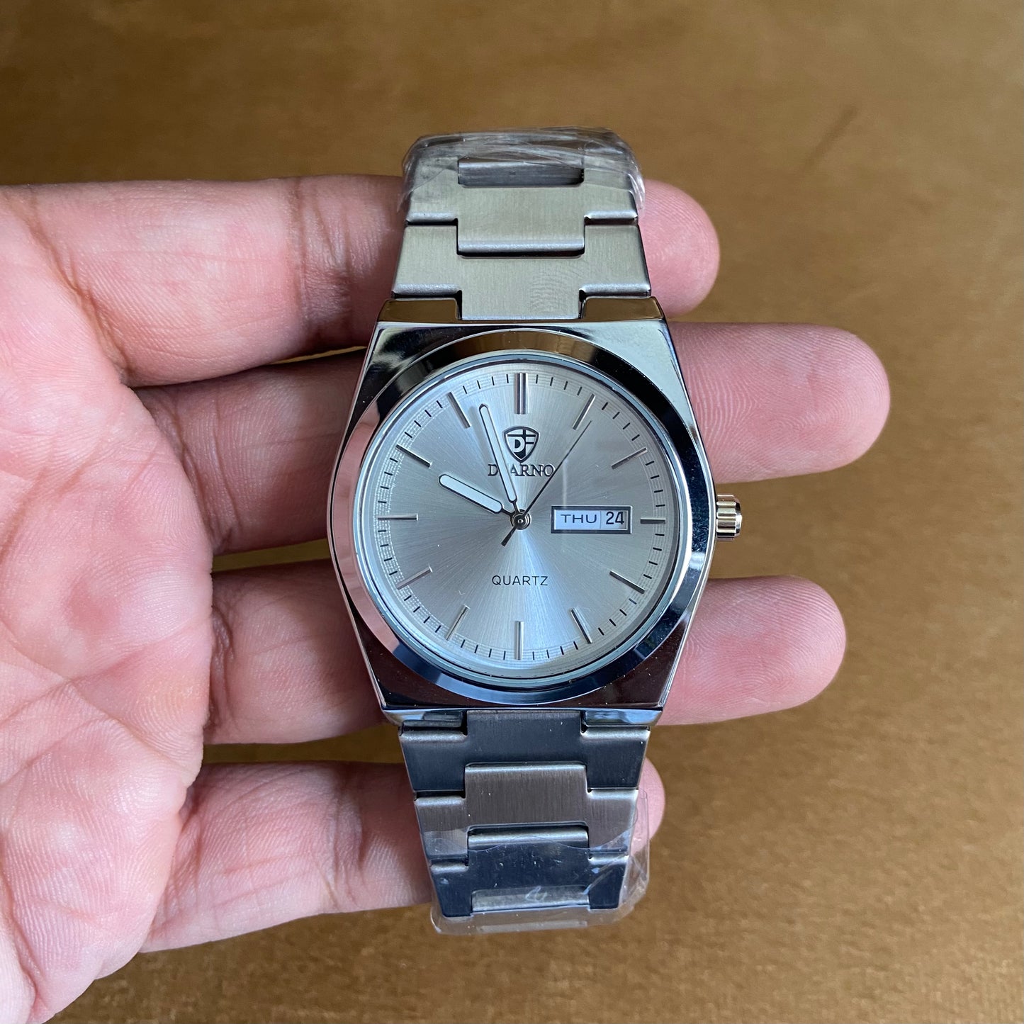 DEARNO Classic Silver Quartz Watch – Timeless Elegance for Every Occasion